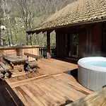 Le Renne En Bois Au Calme Avec Jacuzzi