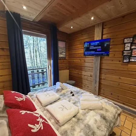 Le Renne En Bois Au Calme Avec Jacuzzi