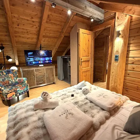 Le Renne En Bois Au Calme Avec Jacuzzi