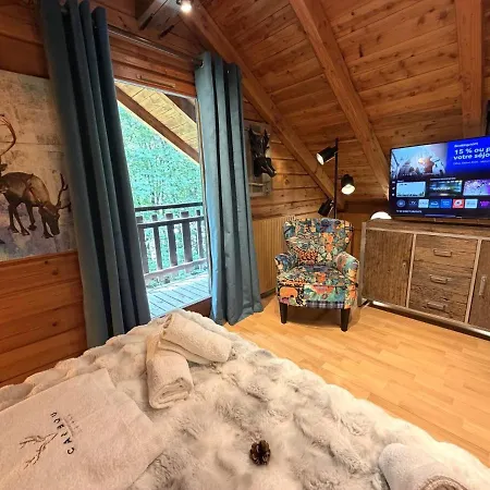 Le Renne En Bois Au Calme Avec Jacuzzi Dağ evi