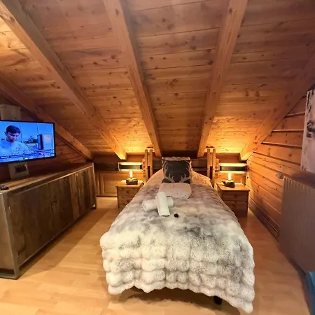 Le Renne En Bois Au Calme Avec Jacuzzi