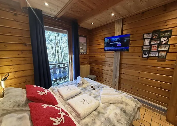 Le Renne En Bois Au Calme Avec Jacuzzi